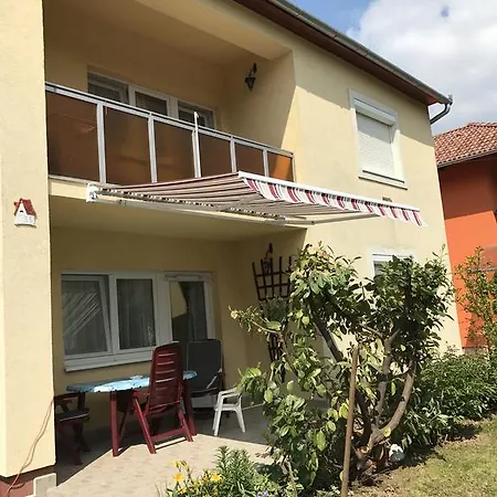 Elvira 잘라카로쉬